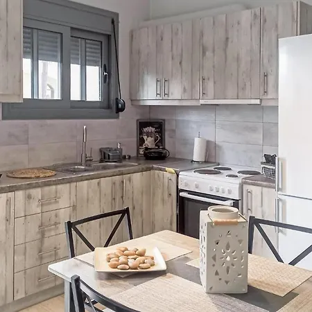 Beautiful In Corinth With Kitchen