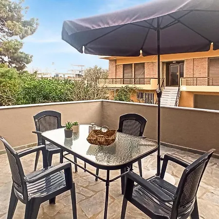 Beautiful In Corinth With Kitchen