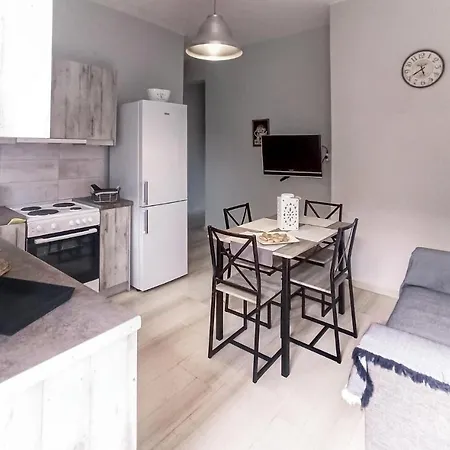 公寓 Beautiful In Corinth With Kitchen
