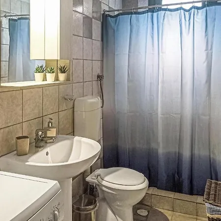 Appartement Beautiful In Corinth With Kitchen Melíssion