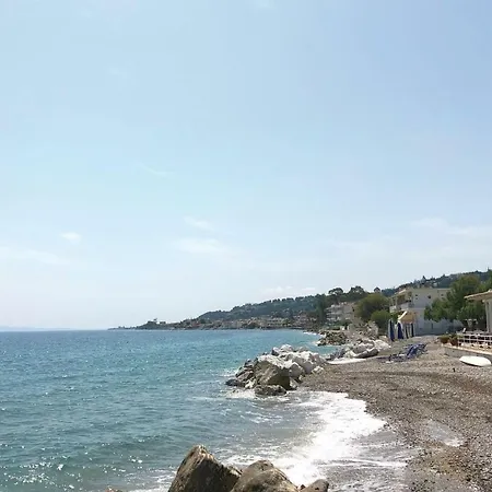 Beautiful In Corinth With Kitchen